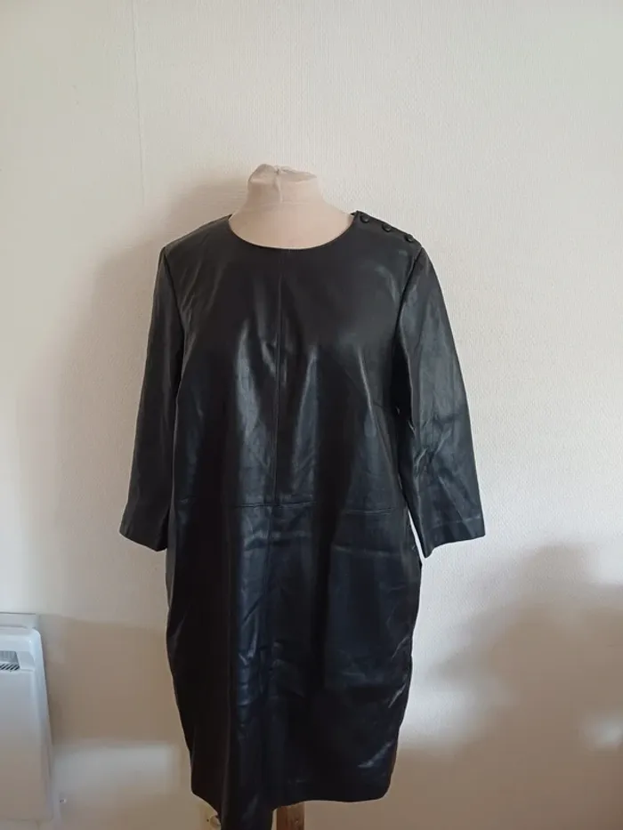 Robe noire 42 - photo numéro 2