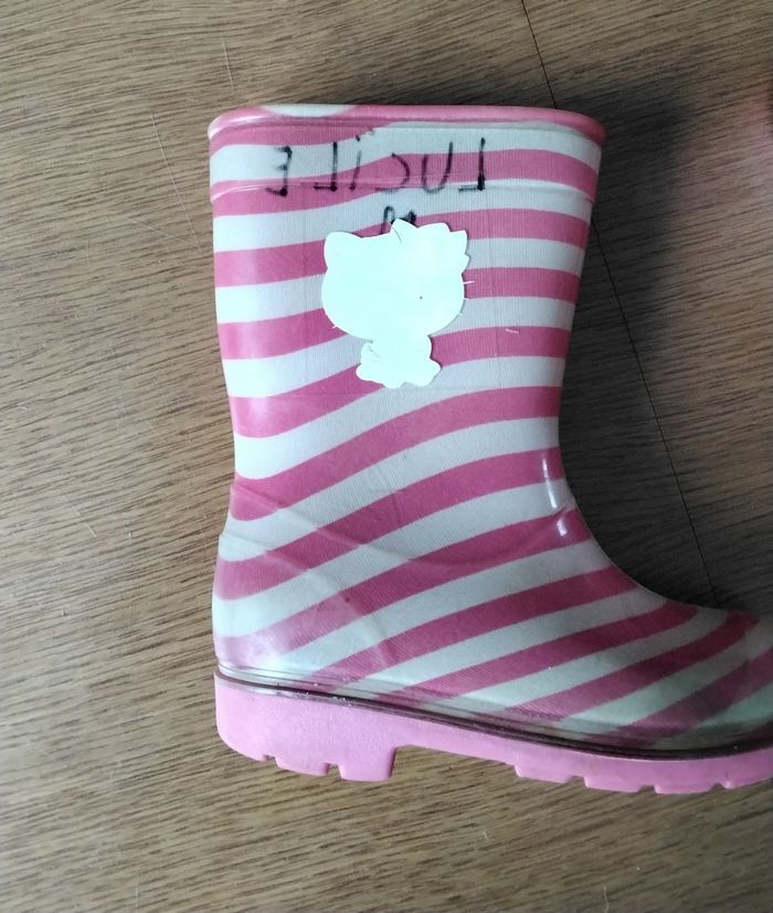 Bottes  de  pluie  ,rayé  rose  et  blanc  ,motif  hello Kity  ,Sanrio  ,pointure 26 - photo numéro 3