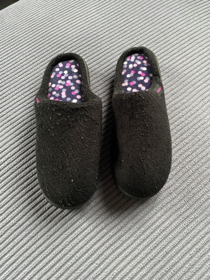 Chaussons Isotoner femme taille 36 jamais portés  #36 #chaussons #isotoner #neuf #jamaisporté #pantouflesfemme