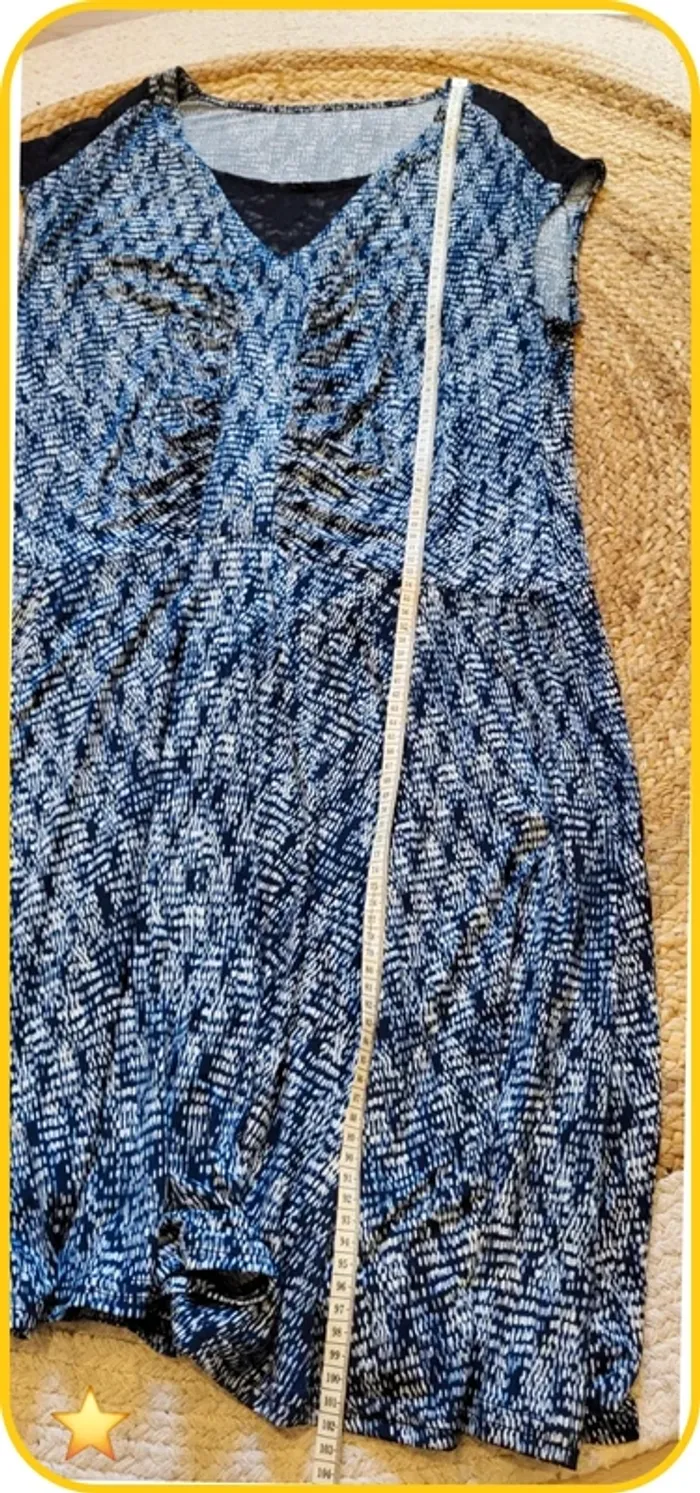 Robe fluide imprimée avec détails en dentelle – Très bon état - Bleu - Taille 40 - photo numéro 7