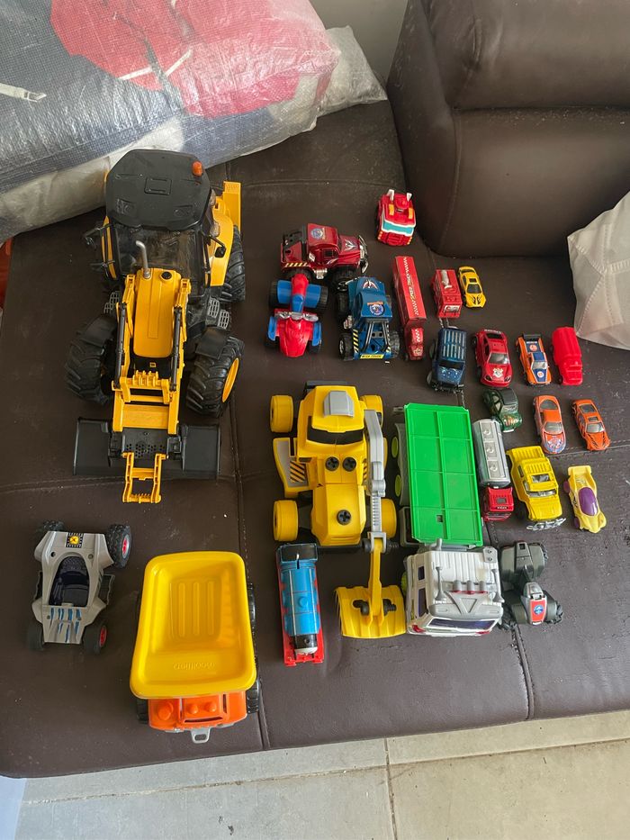 Lot de 23 véhicules voitures jouets pour enfants Pelleteuse 30cm + différents véhicules