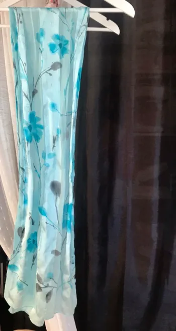 # foulard bleu ciel en soie#
