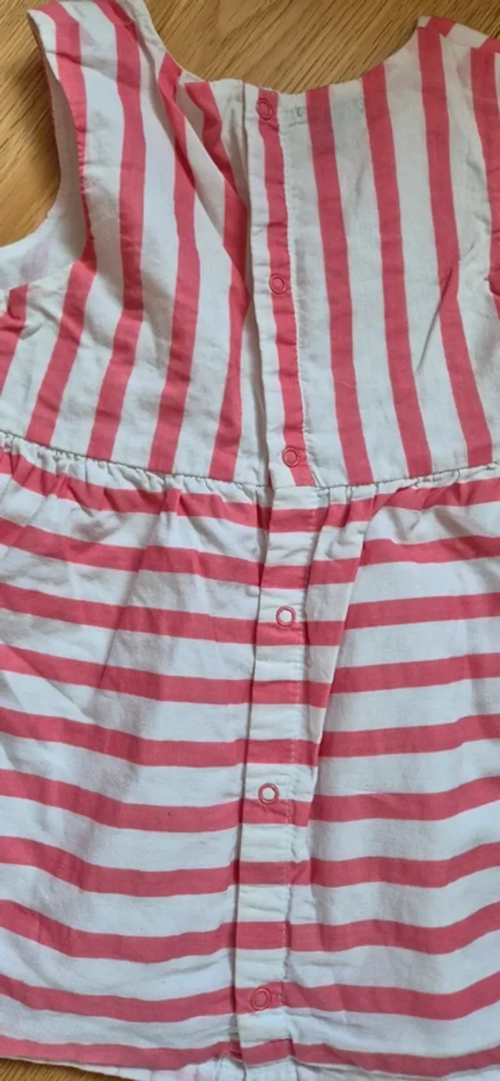 Lot de vêtements, robe, short, débardeur - photo numéro 3