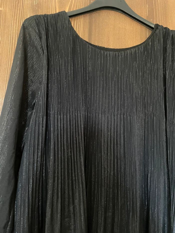 Robe noire plissé légèrement pailletée - photo numéro 2