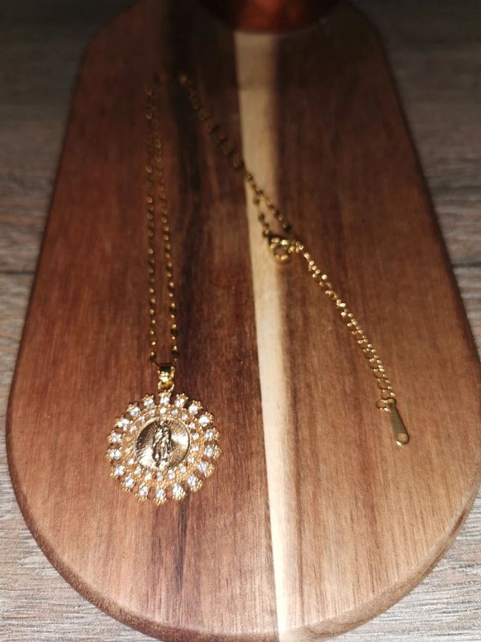 Chaîne et pendentif spirituel sainte vierge