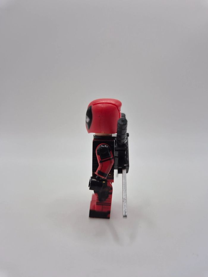 Figurine type lego Deadpool Marvel - photo numéro 3