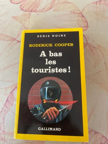 À bas les touristes