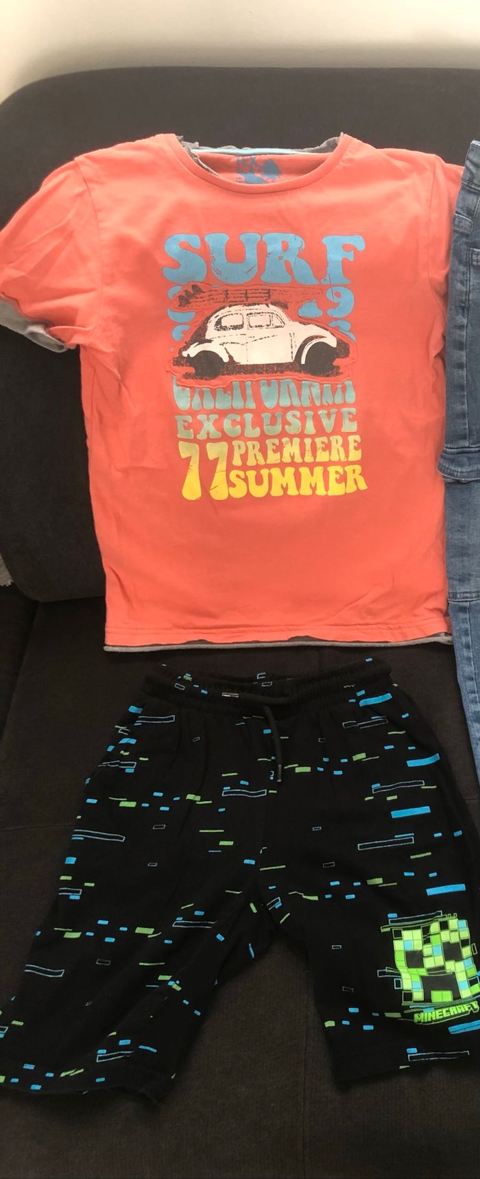 Lot de 3 shorts + 10 tee-shirts taille 8 ans - photo numéro 3