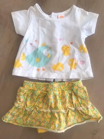 Ensemble t-shirt manches courtes et jupe