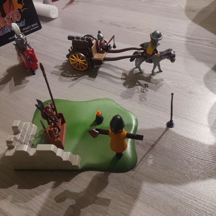 Playmobil 5168 tournoi des chevaliers avec canon pied épouvantail cassé manque épée noir hache manche jaune ceinture enfant - photo numéro 2