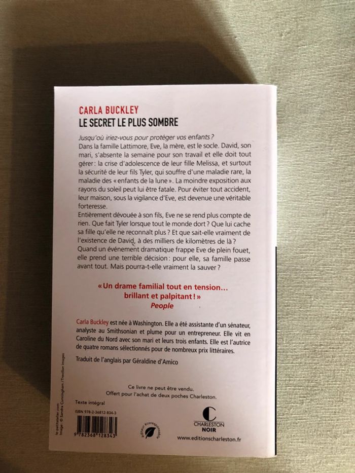 Livre le secret le plus sombre - photo numéro 2