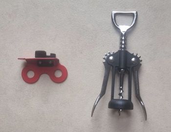 Tire bouchon petit et ouvre boîte