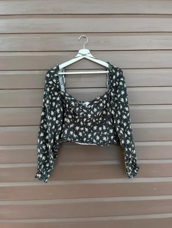 Crop top manches longues fleuri - photo numéro 2