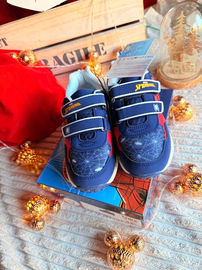 Basket Spiderman lumineux - photo numéro 5