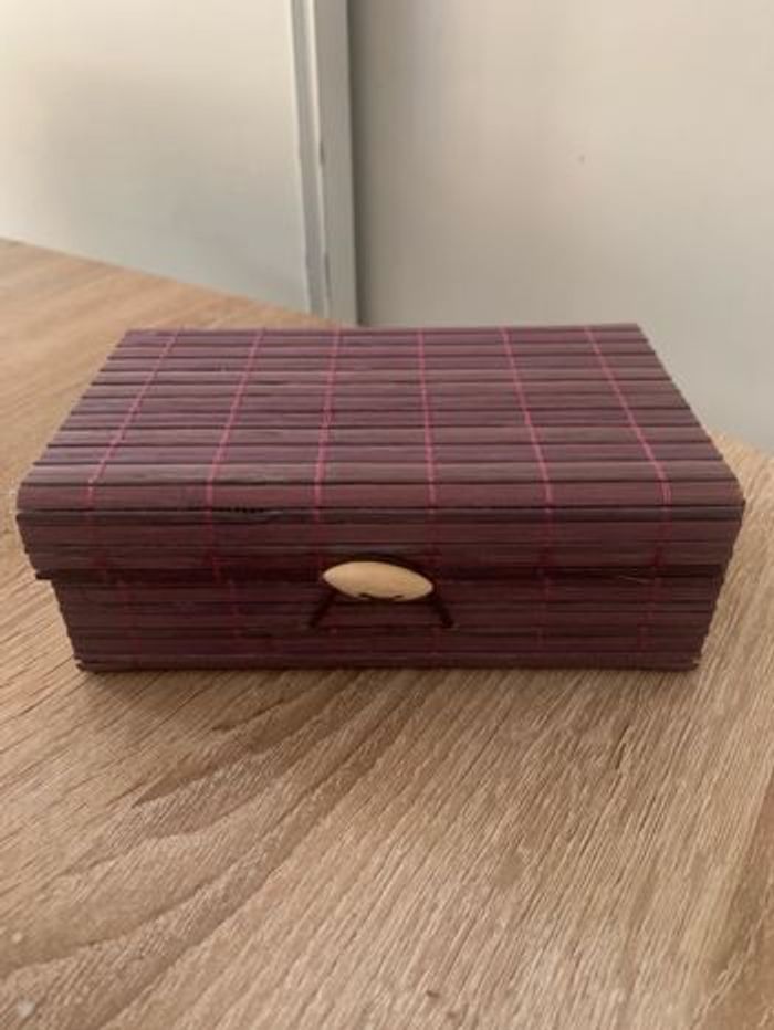 Boîte de rangement en bambou mauve