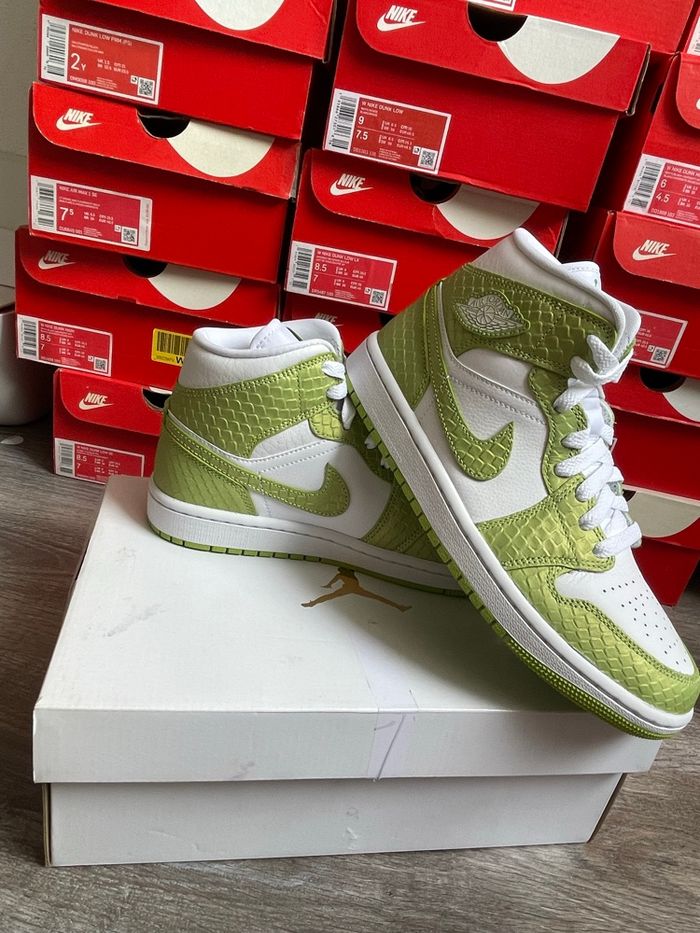 Nike Jordan 1 Mid Green Python - photo numéro 10