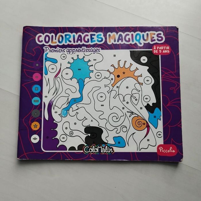 Livre de coloriages magiques - photo numéro 1