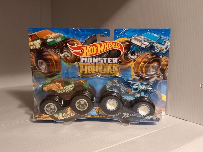 Hotwheel monster truck smash vs degree