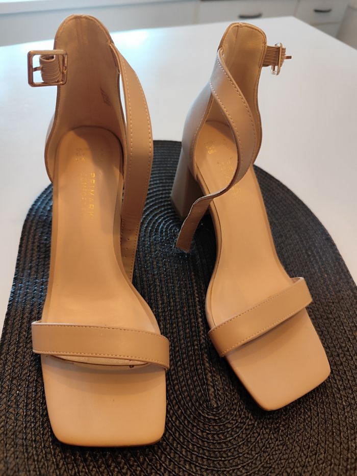 Vends des sandales à talons - photo numéro 2