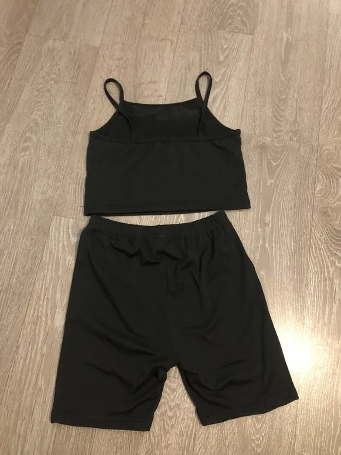 Ensemble Shein noir taille 10 ans excellent état - photo numéro 2