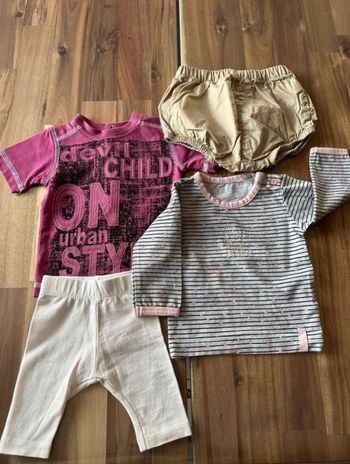 Lot 4 vêtements 1 Mois