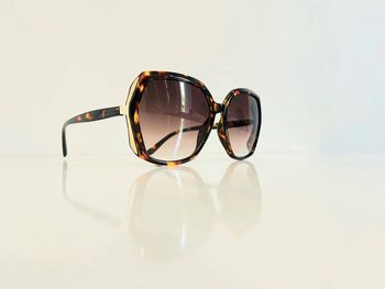 Lunette de soleil femme marron léopard et dorée hexagonale verres dégradés uvprotection catégorie 3