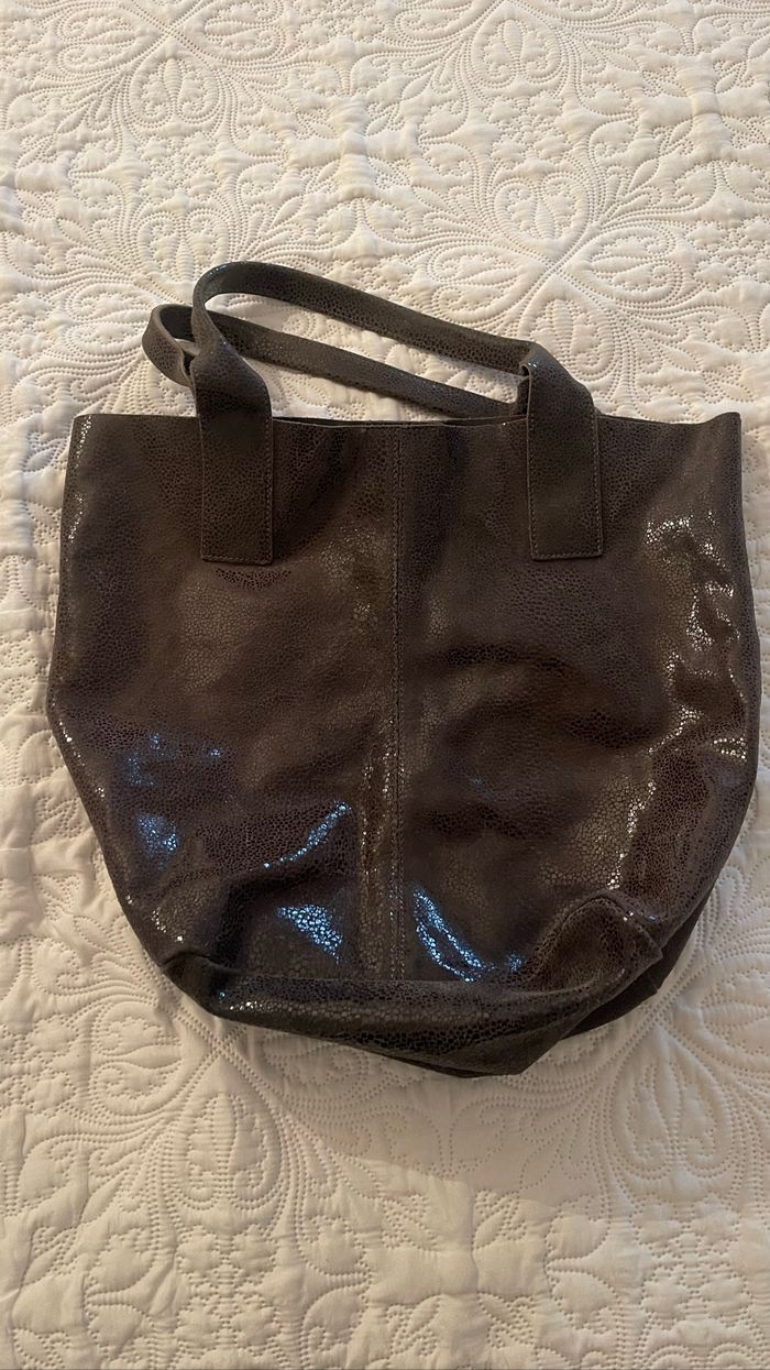 Sac à main gris brillant
