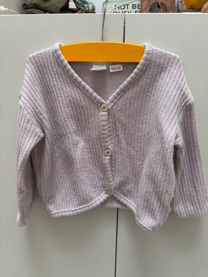 Gilet rose boutons fleurs taille 3-4 ans