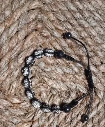 Superbe bracelet noir et argenté neuf jamais porté "idéal cadeau"