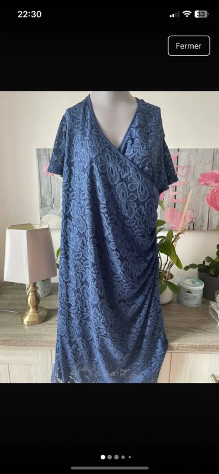 Magnifique robe en dentelle toute doublée en 44 excellent état