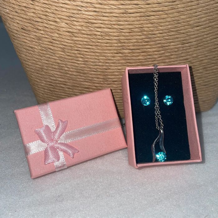 🚨 idée cadeau  🚨 parure de bijoux neuve avec écrin - photo numéro 7