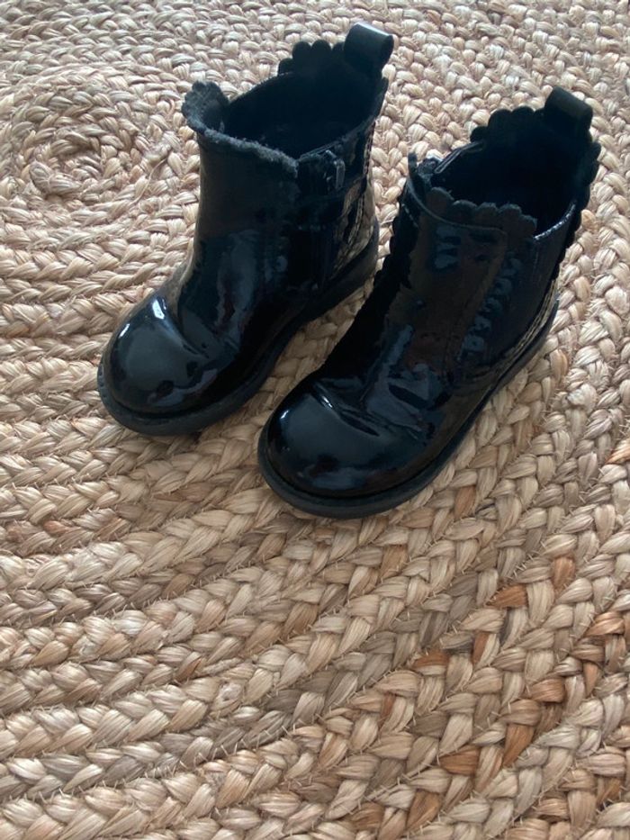 Bottines noires, Next