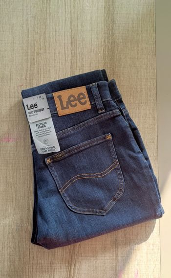 Jean pour femme marque LEE taille 42 couleur bleu marine