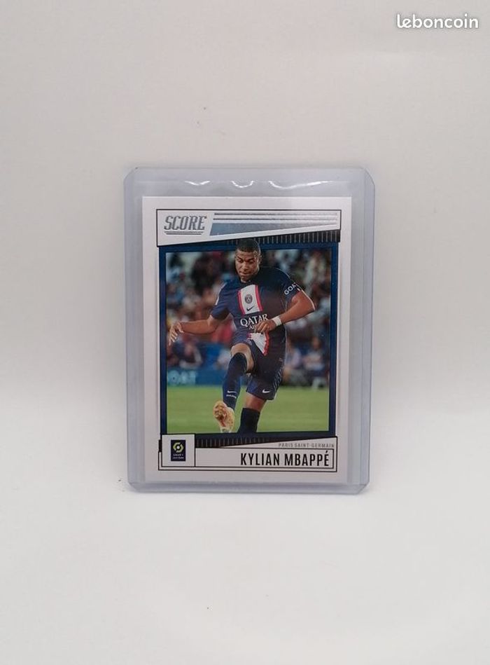 Carte Panini score Ligue 1 2022-23 Kylian Mbappé n°145.