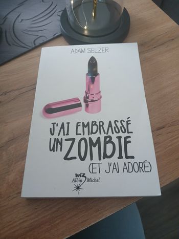 LIVRE J AI EMBRASSE UN ZOMBIE ET J AI ADORE DE ADAM SELZER