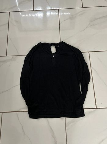 Pull fin avec petit noeud à l’arrière
