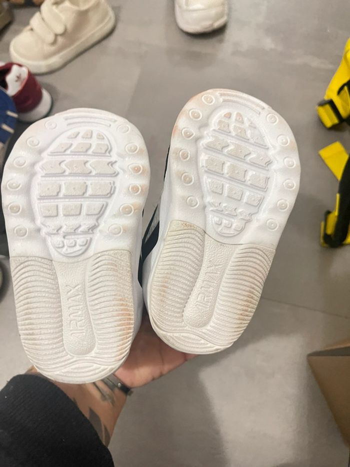 Baskets garçon Nike taille 19,5 - photo numéro 4