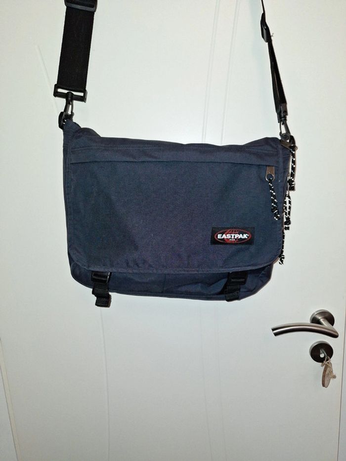 Sac à bandoulière Eastpak - photo numéro 2