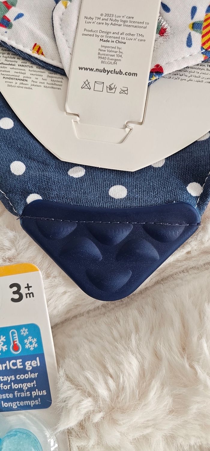 Lot de 2 bavoirs & anneau de dentition rafraîchissant Nûby Neuf - photo numéro 7