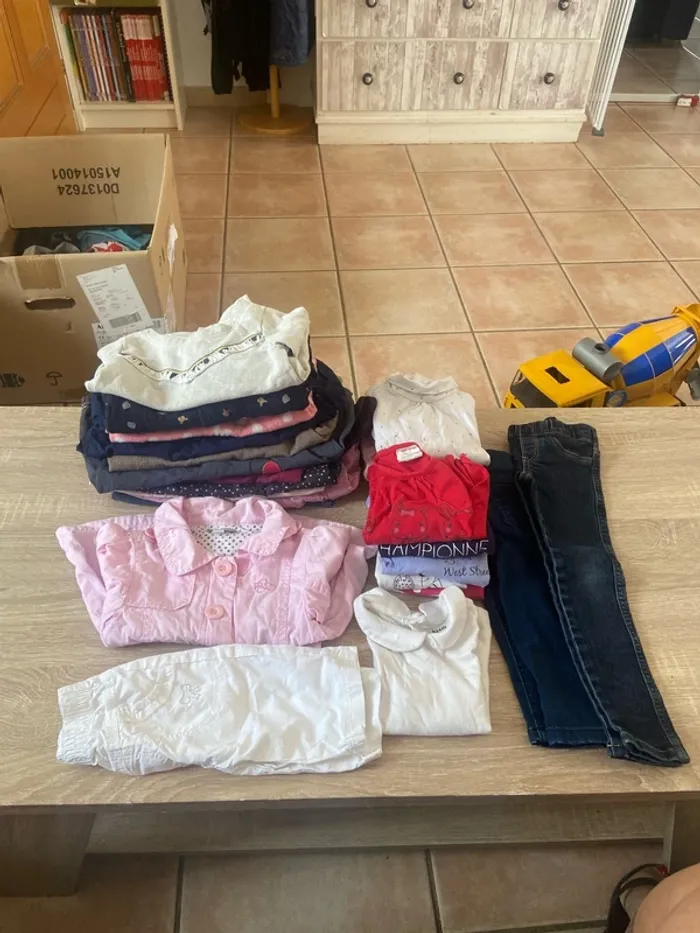 Gros lot fille 18mois (24 pièces)