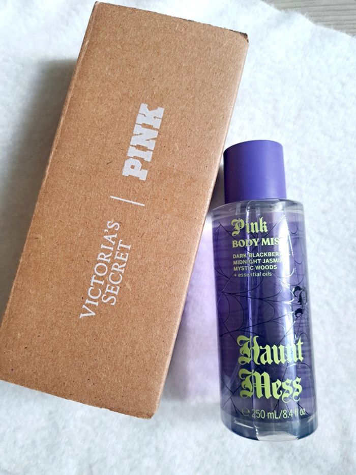 Brume corporelle parfumée Victoria's Secret Pink neuve 💜 Haunt Mess - photo numéro 3
