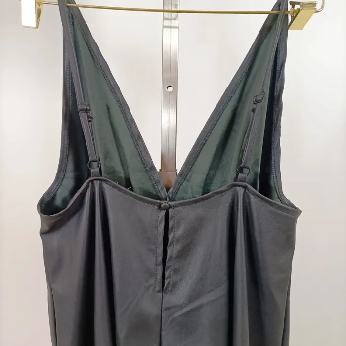 Robe NA-KD noire effet cuir décolleté plongeant V-shape, dos nu, effet cuir taille 38 A1237 - photo numéro 5