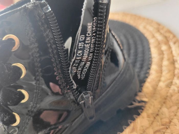 Bottines H&M noires brillantes pointure 22 - photo numéro 4
