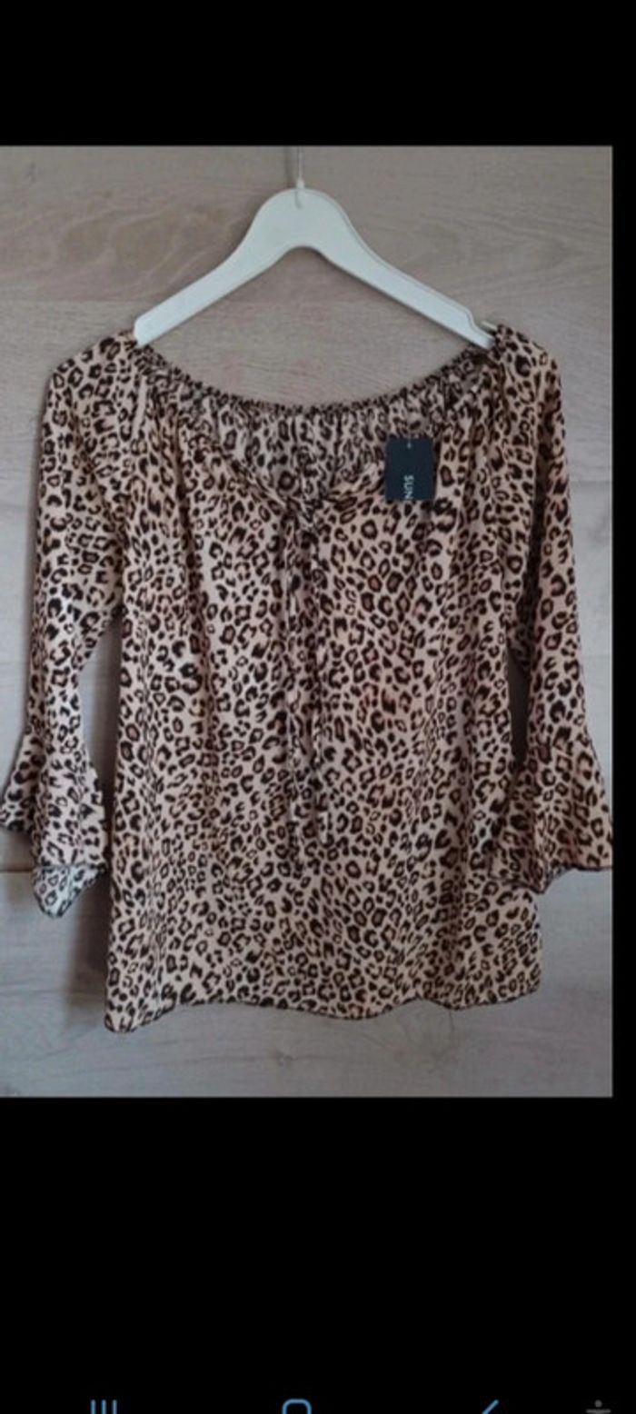 Très belle blouse léopard neuve taille 38 - photo numéro 2