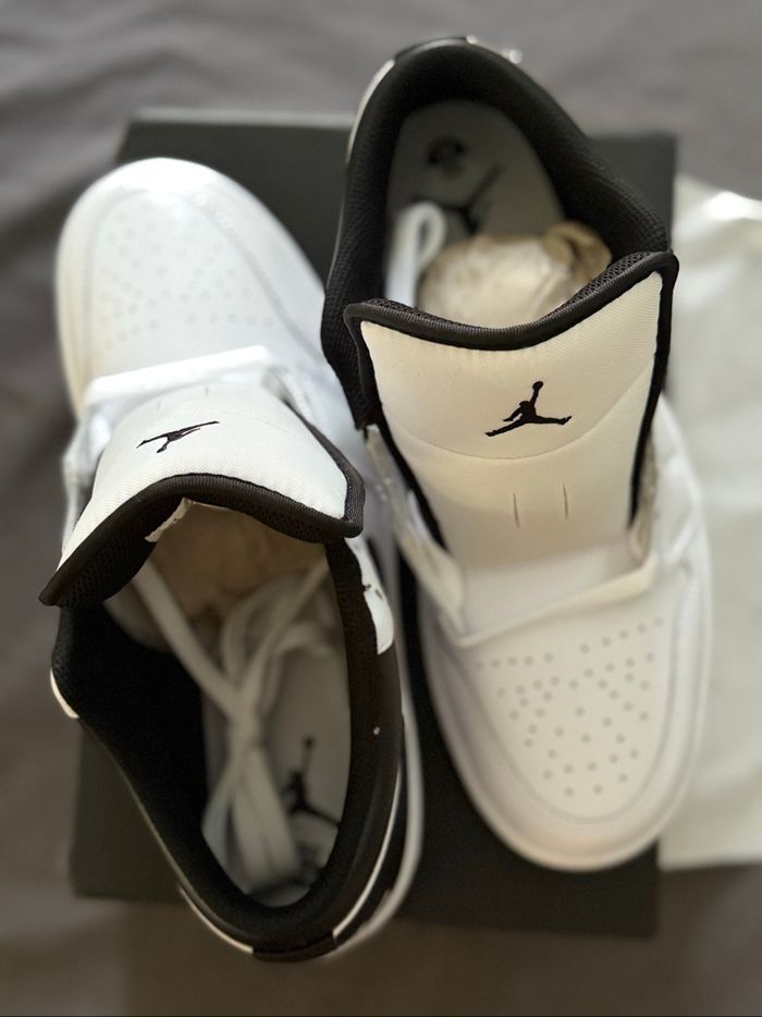 Nike Air Jordan 1 Low Panda – Neuve – Taille Homme US 8.5 / EU 42 - photo numéro 3