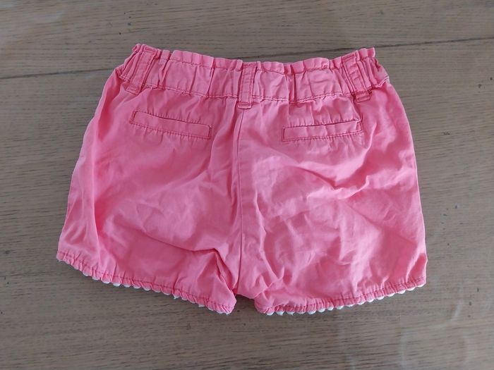 Short fille 24mois en très bon état - photo numéro 2