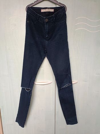 Jean troué aux genoux