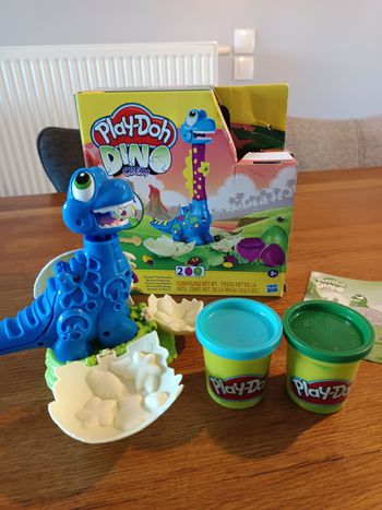 Play Doh dino + 2 pots de pâte à modeler