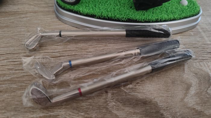 Superbe porte stylos de bureau ou autre sac de golf avec stylos neuf - photo numéro 3