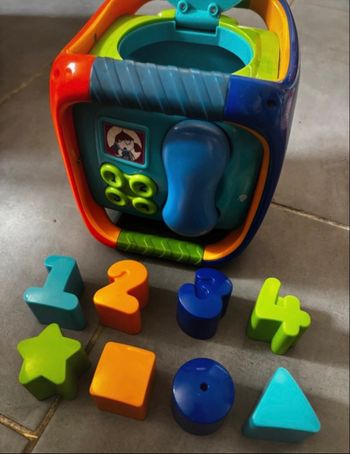 Cube interactif 9-12mois